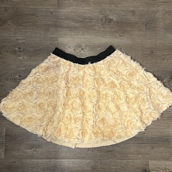 Free People Ivory Rosette Mini Skirt - GUC - Picture 6 of 10